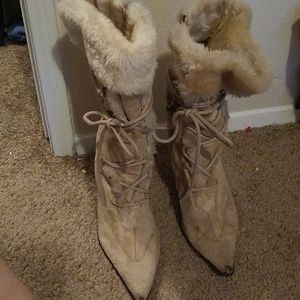 Furry cream suade boots